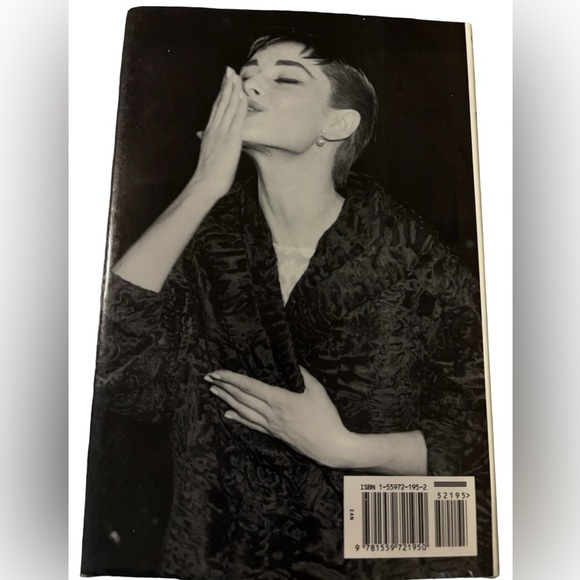 Audrey Hepburn: An Intimate Portrait by Diana Maychick (Hardcover edition) - Picture 3 of 3